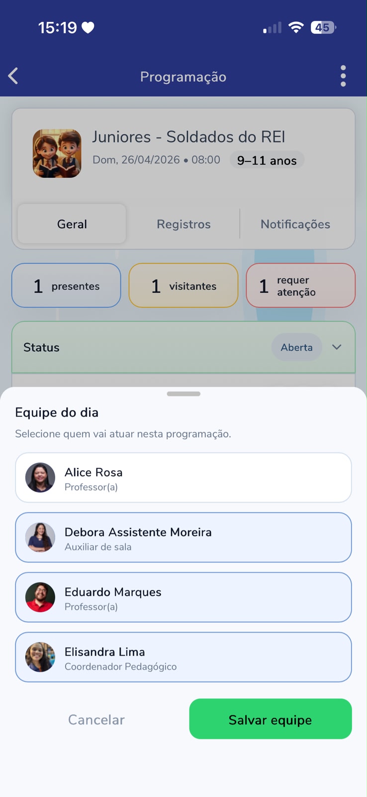 Tela mobile do Kids com programação e equipe do dia